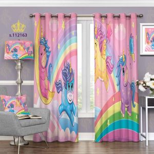 پرده تصویری طرح اسب تکشاخ با زمینه رنگین کمانی